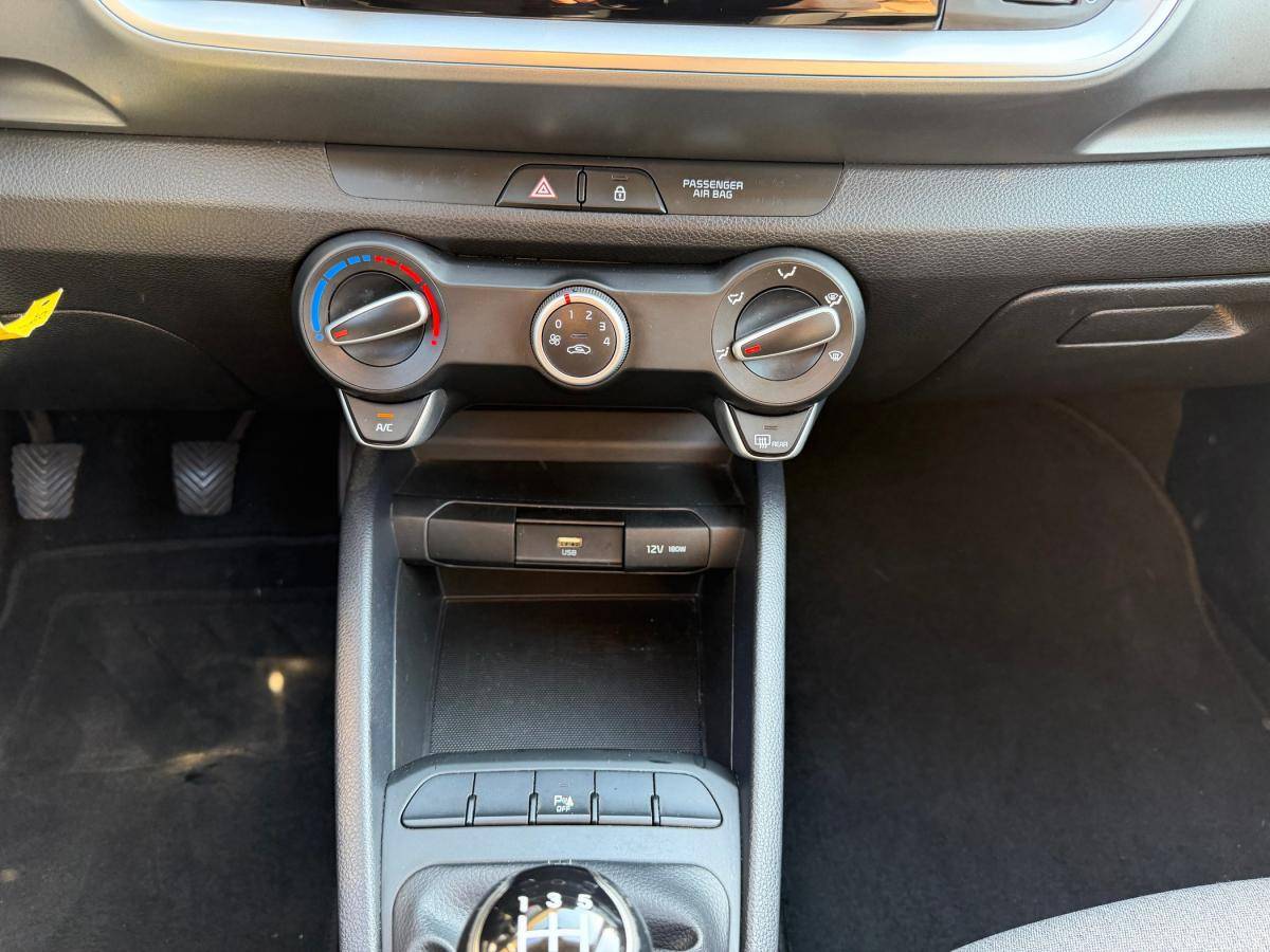kia-stonic-2023-gasolina-1197cc