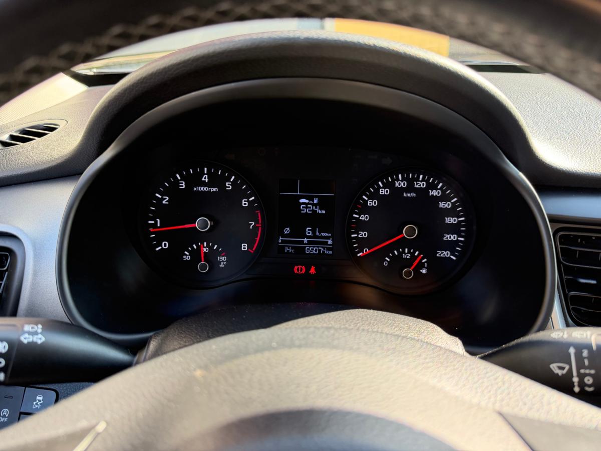 kia-stonic-2023-gasolina-1197cc