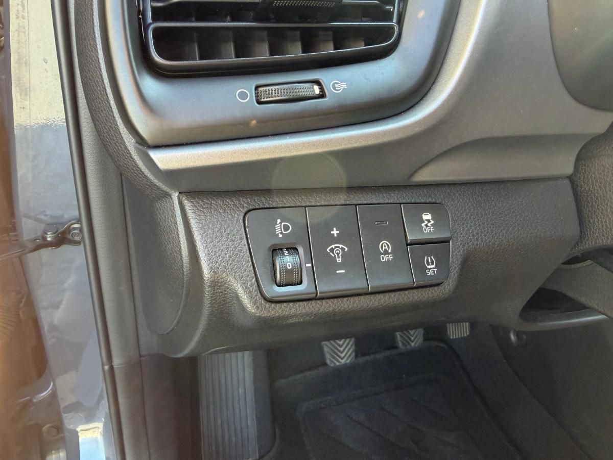 kia-stonic-2023-gasolina-1197cc