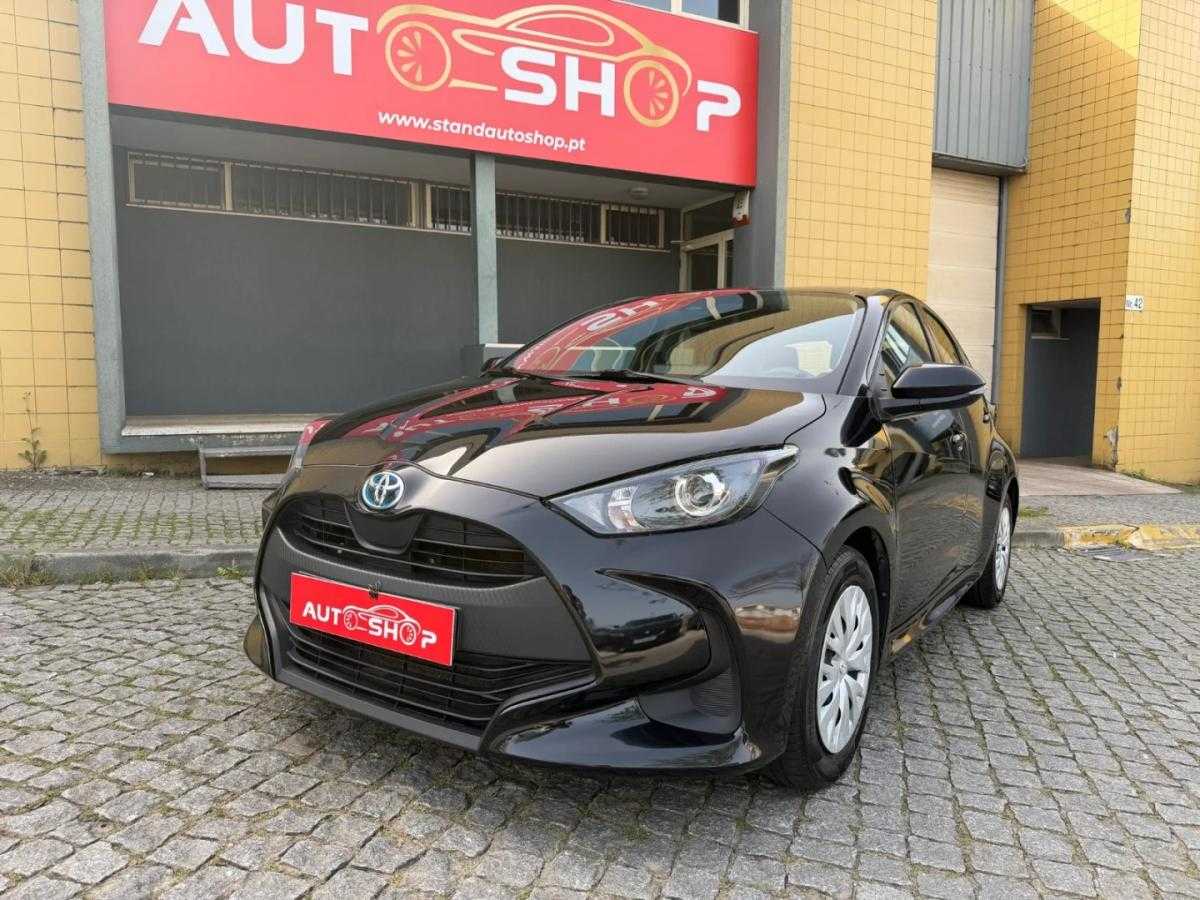 toyota-yaris-2022-hibrido-1490cc