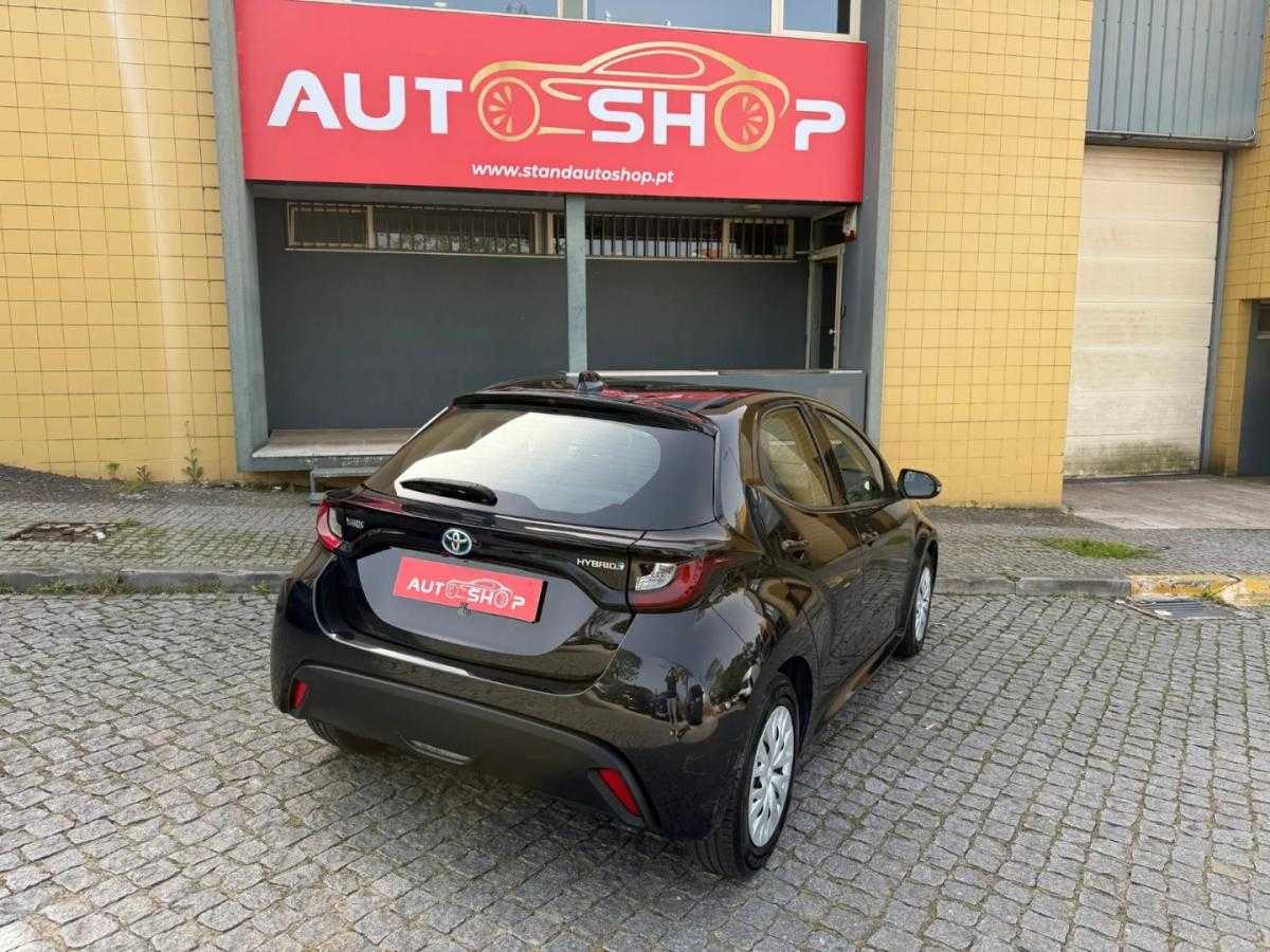 toyota-yaris-2022-hibrido-1490cc