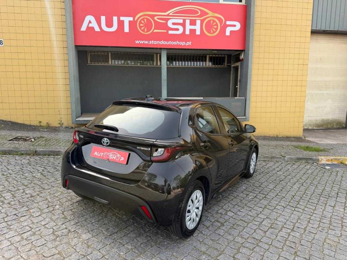 toyota-yaris-2022-hibrido-1490cc