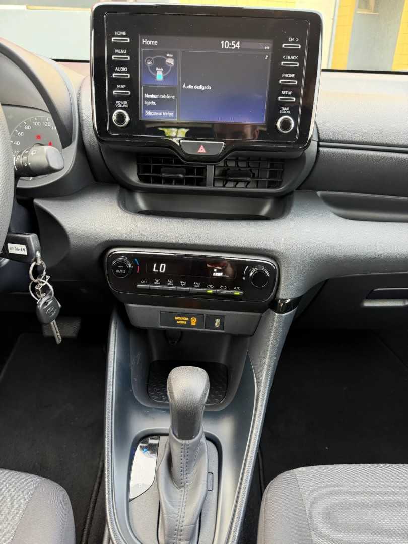 toyota-yaris-2022-hibrido-1490cc