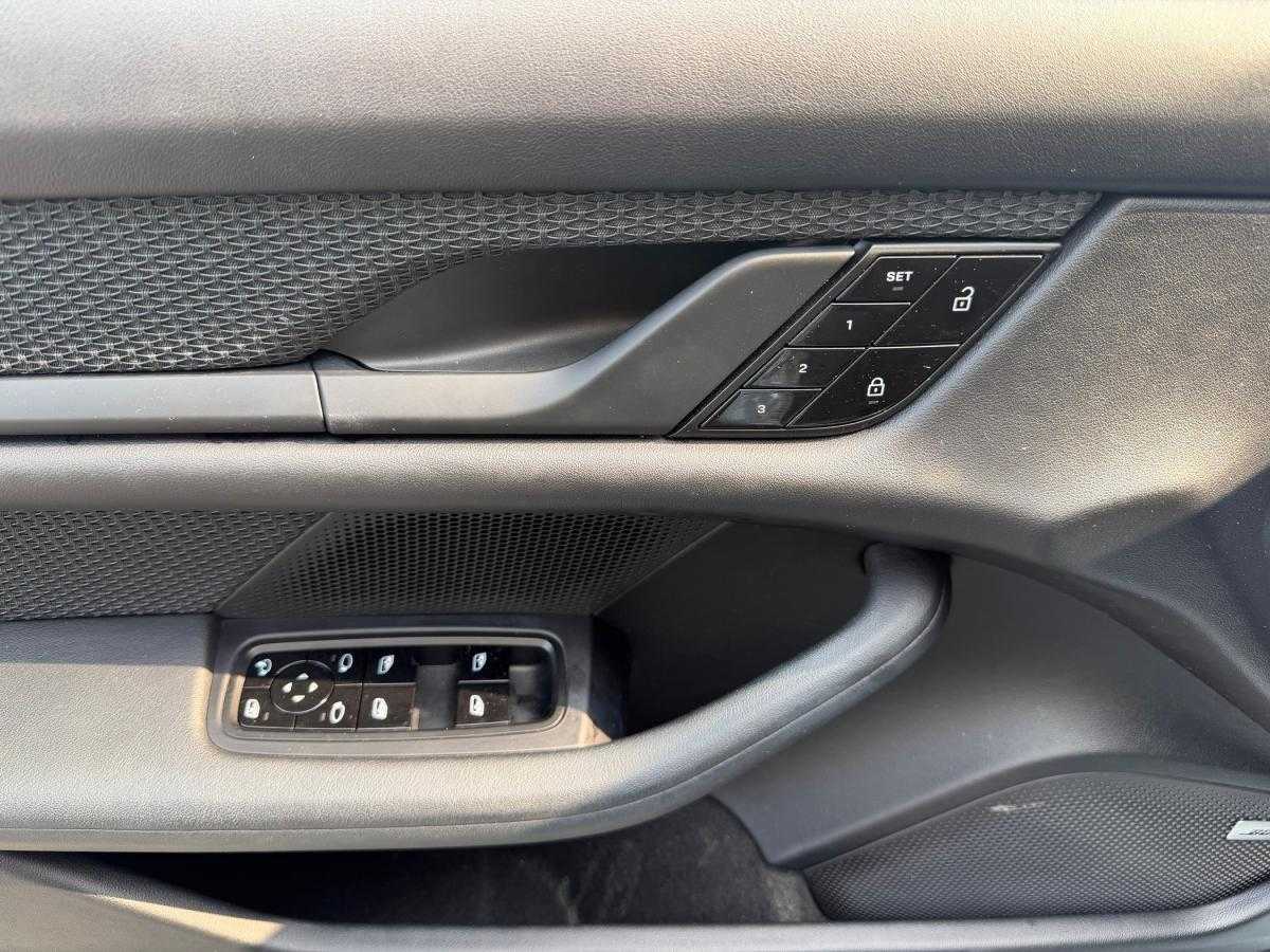 porsche-taycan-2021-eletrico-500cc