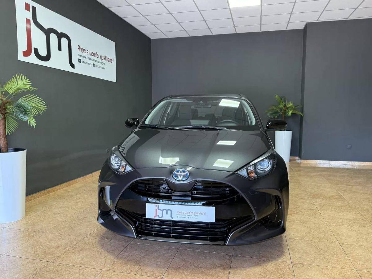 toyota-yaris-2022-hibrido-a-gasolina-1490cc