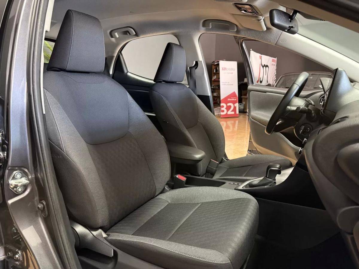 toyota-yaris-2022-hibrido-a-gasolina-1490cc