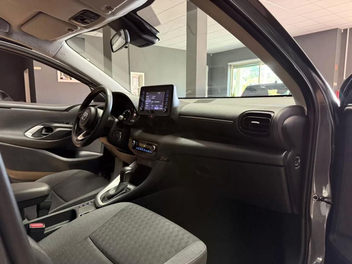 toyota-yaris-2022-hibrido-a-gasolina-1490cc