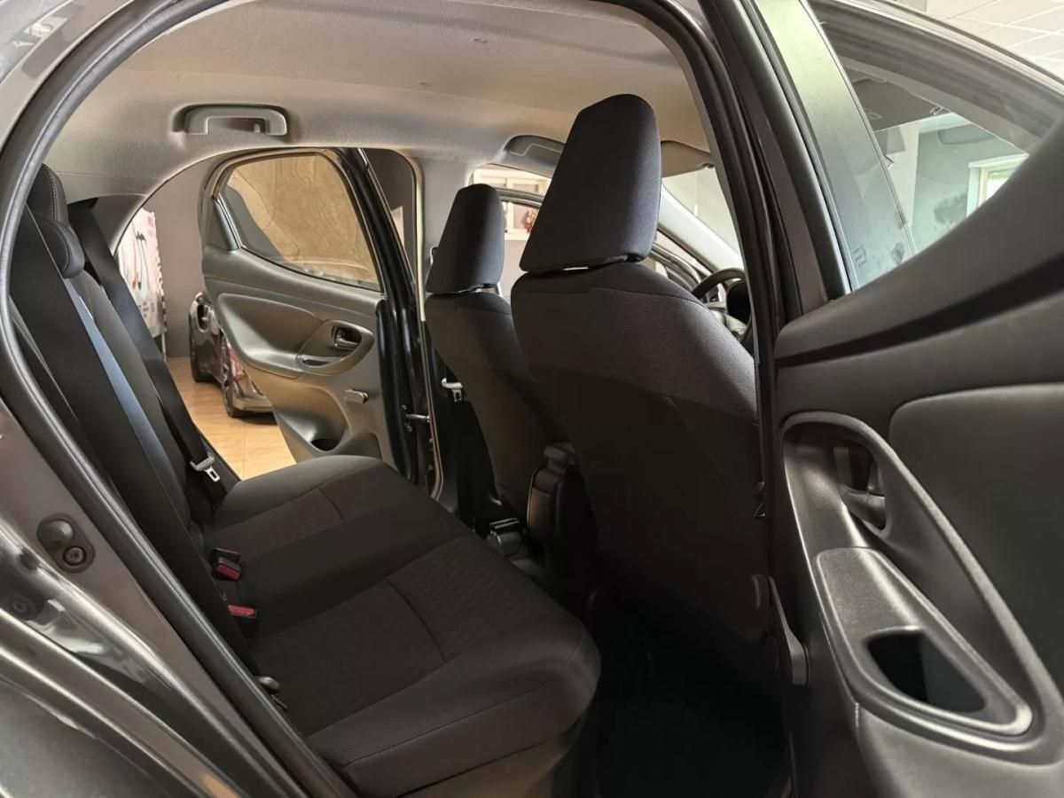toyota-yaris-2022-hibrido-a-gasolina-1490cc