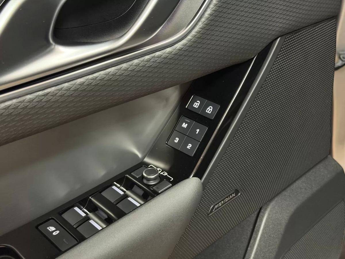 land-rover-range-rover-velar-2023-hibrido-1997cc