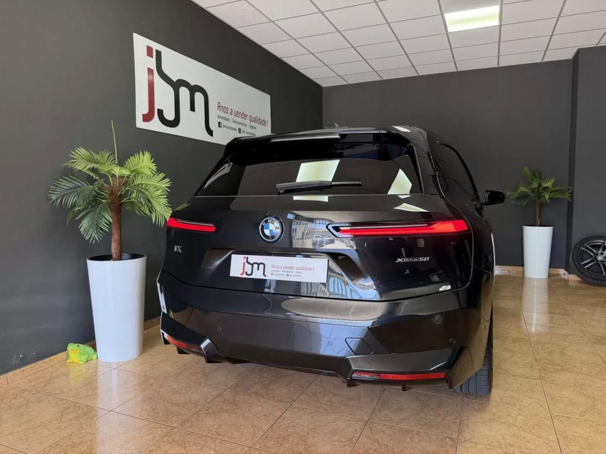 bmw-ix-2023-eletrico-200cc