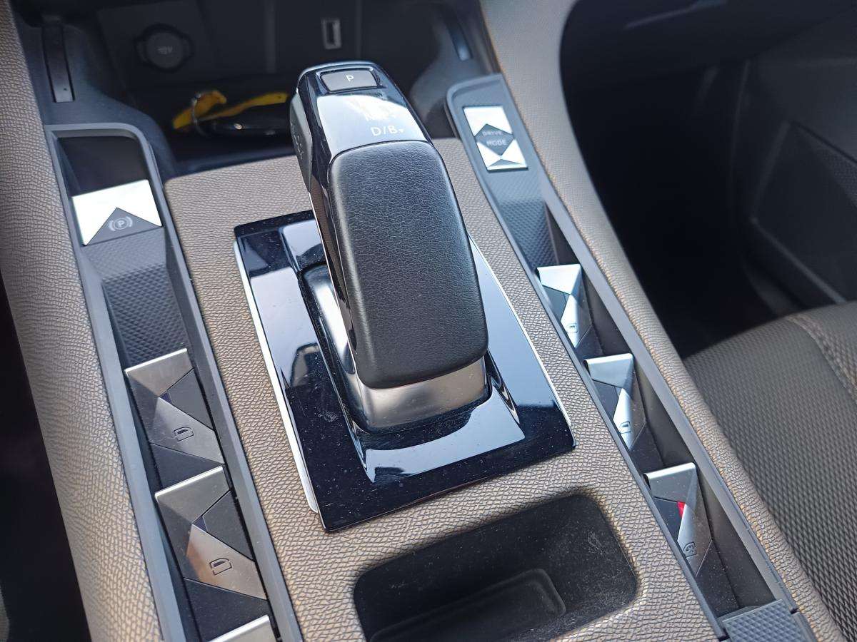 ds-ds-7-crossback-2022-hibrido-a-gasolina-1598cc