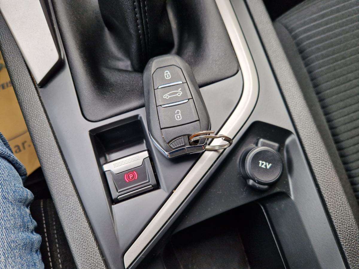 peugeot-308-2022-gasolina-1199cc