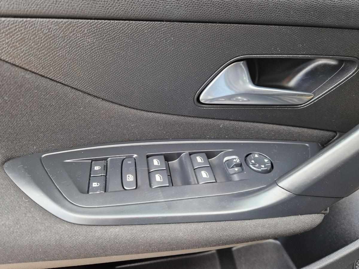 peugeot-308-2022-gasolina-1199cc