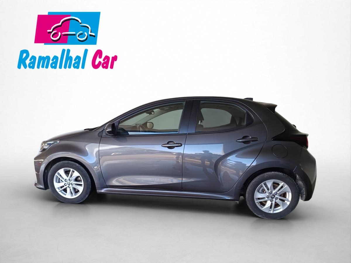 toyota-yaris-2022-hibrido-a-gasolina-1490cc