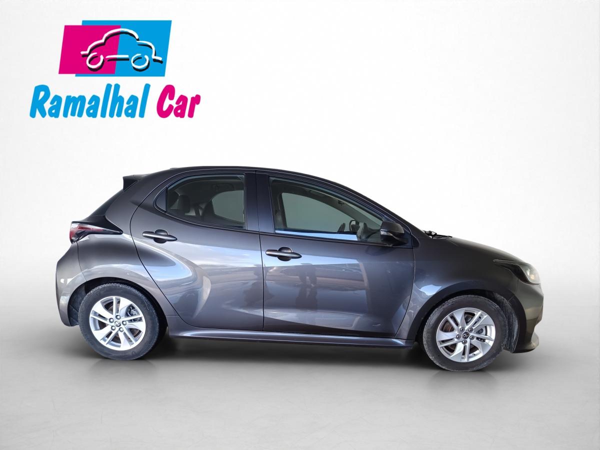 toyota-yaris-2022-hibrido-a-gasolina-1490cc