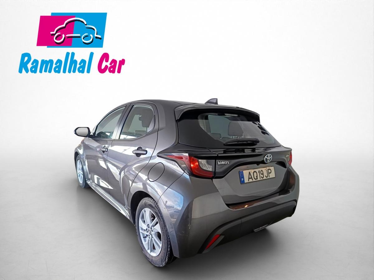 toyota-yaris-2022-hibrido-a-gasolina-1490cc