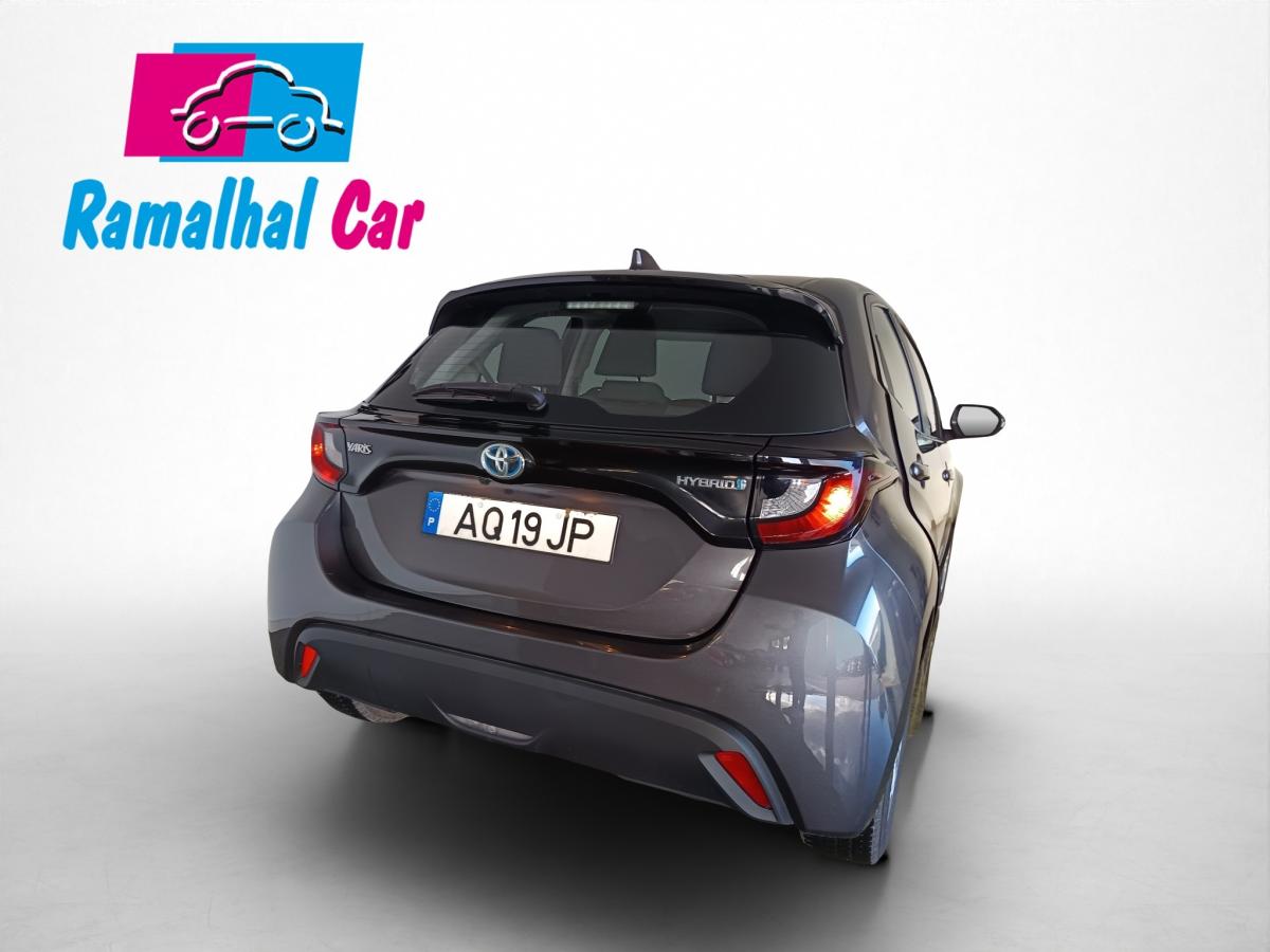 toyota-yaris-2022-hibrido-a-gasolina-1490cc