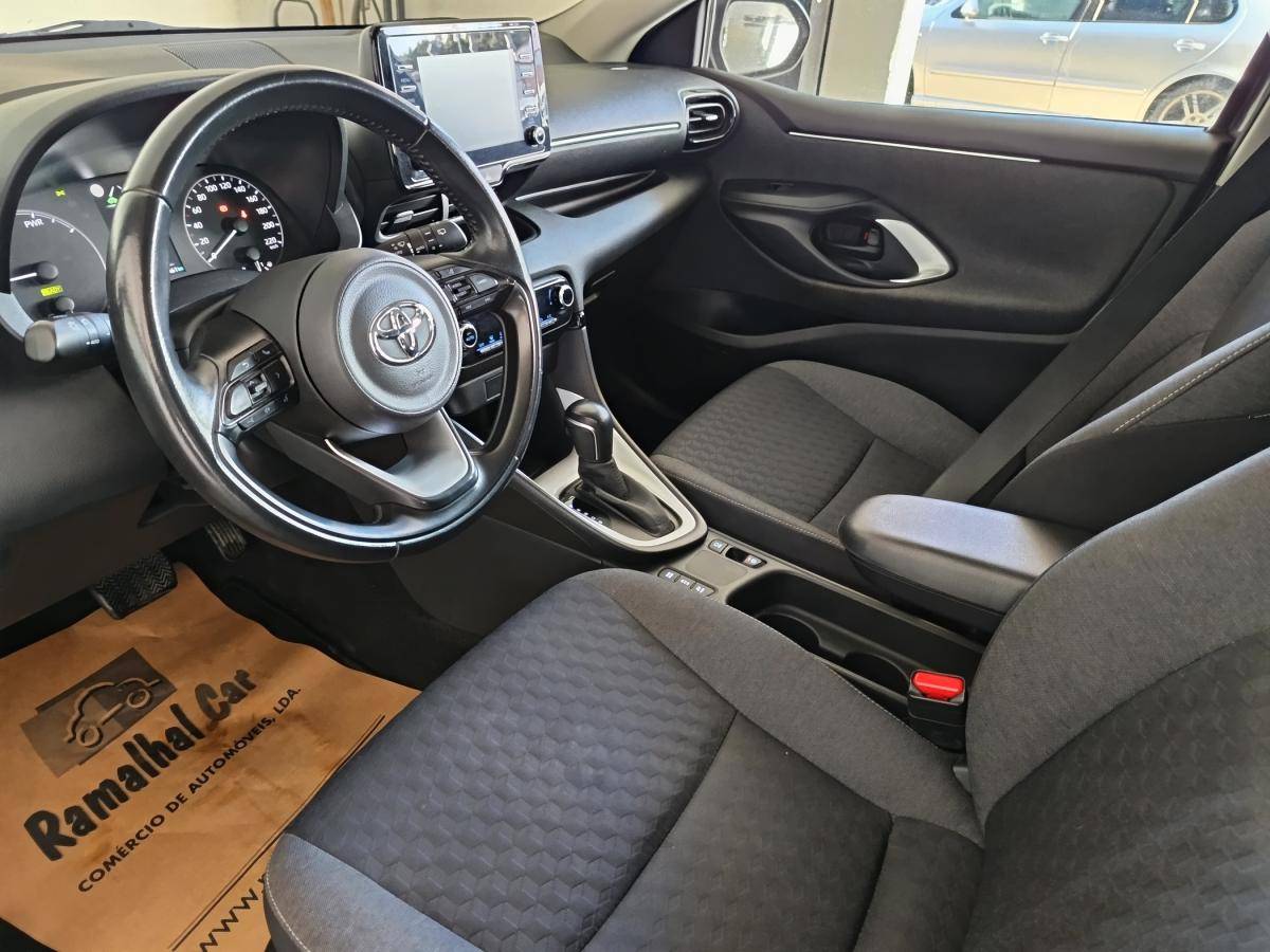 toyota-yaris-2022-hibrido-a-gasolina-1490cc