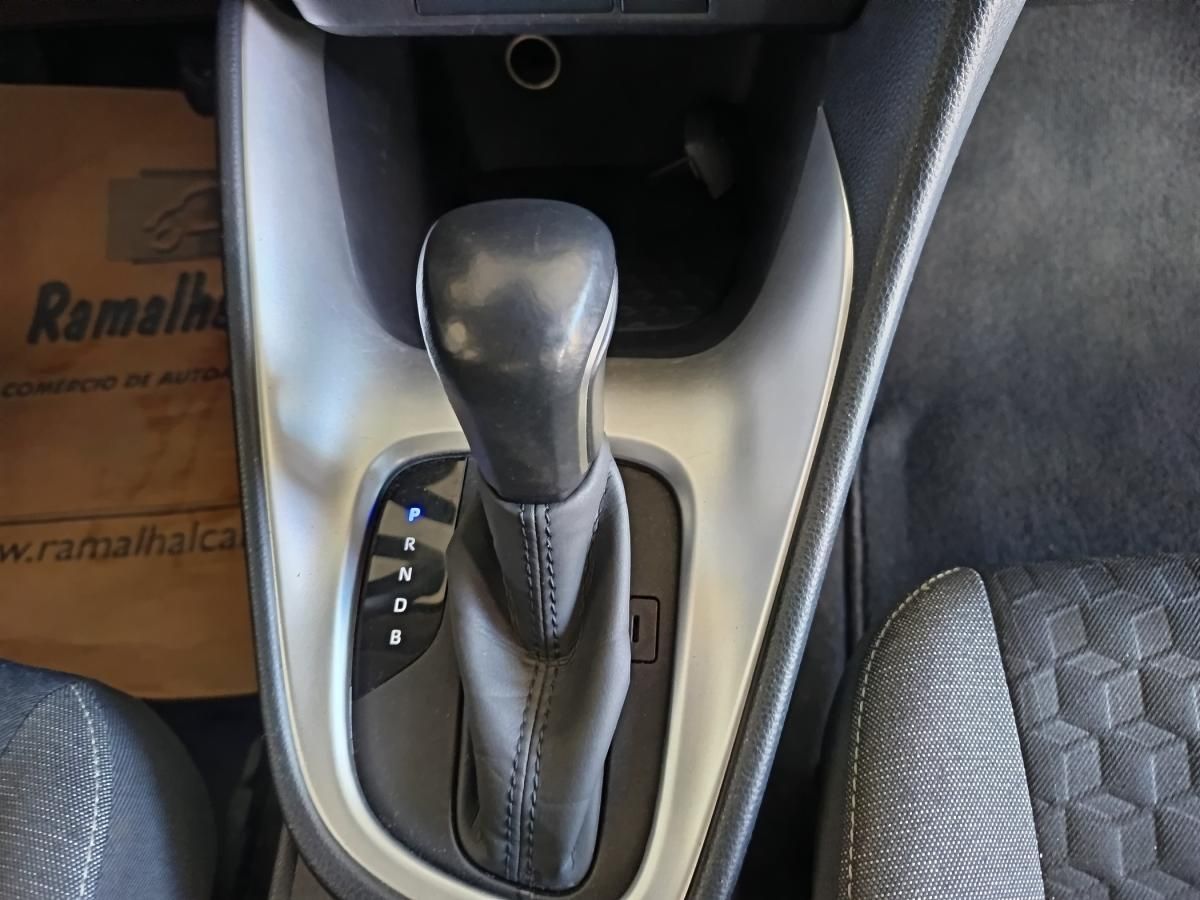 toyota-yaris-2022-hibrido-a-gasolina-1490cc
