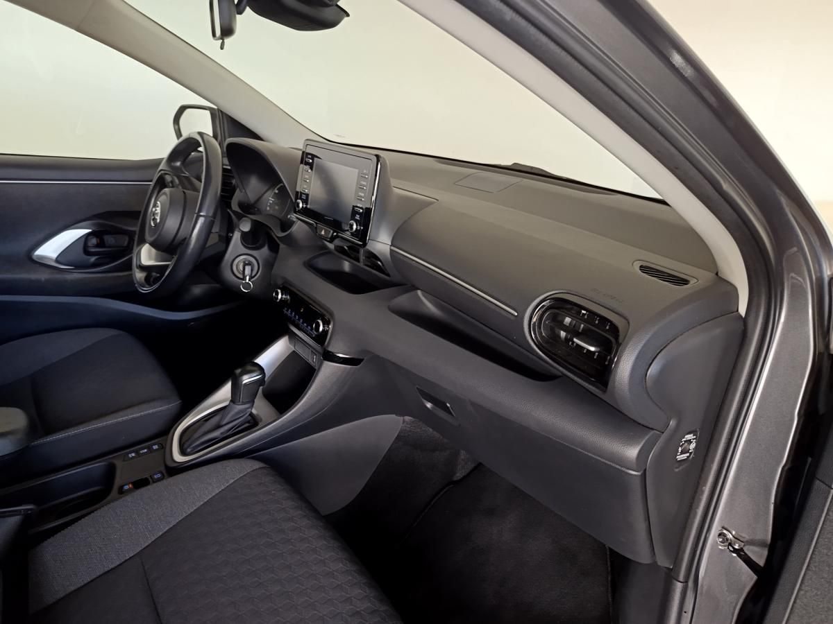 toyota-yaris-2022-hibrido-a-gasolina-1490cc