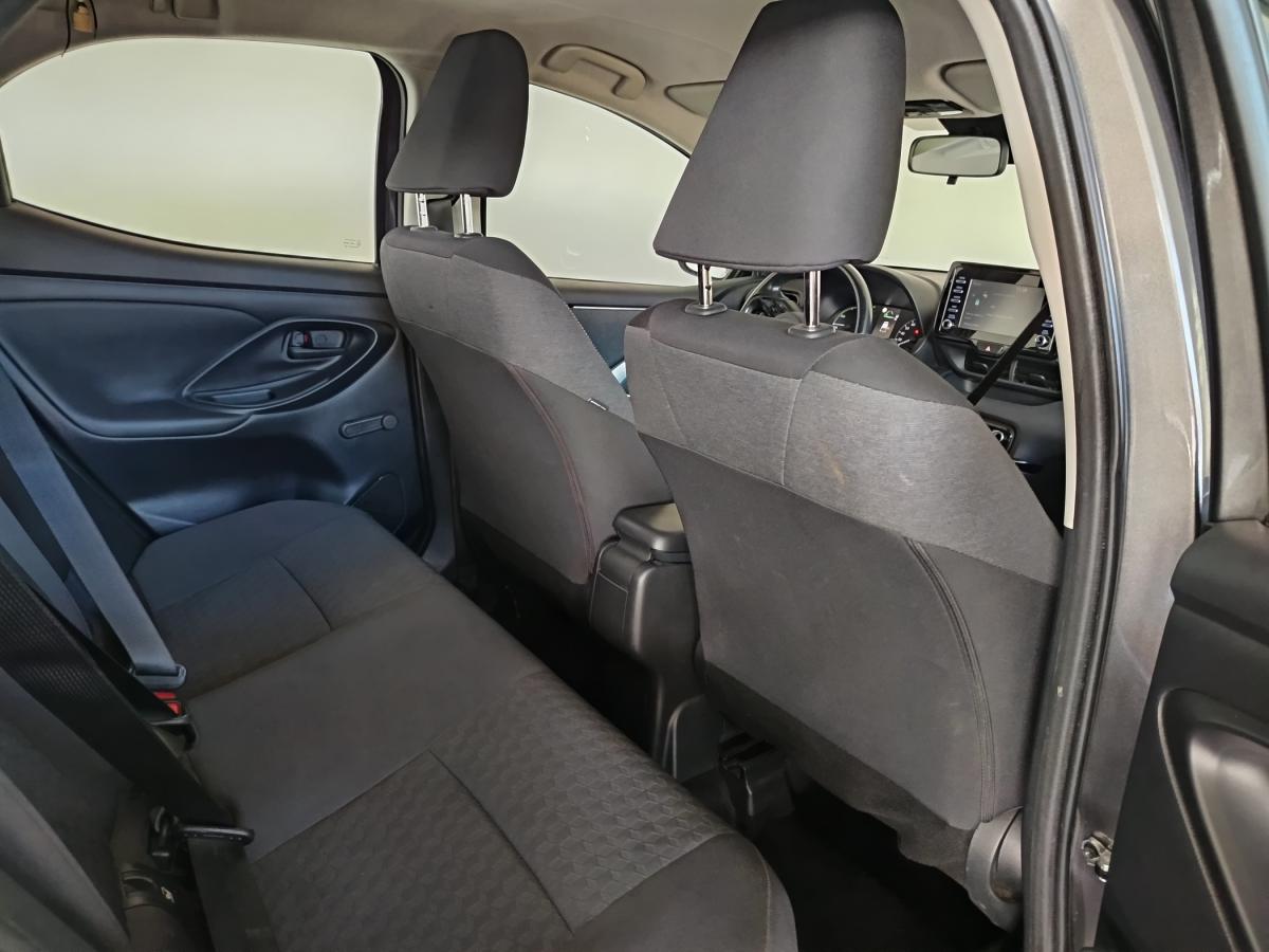 toyota-yaris-2022-hibrido-a-gasolina-1490cc