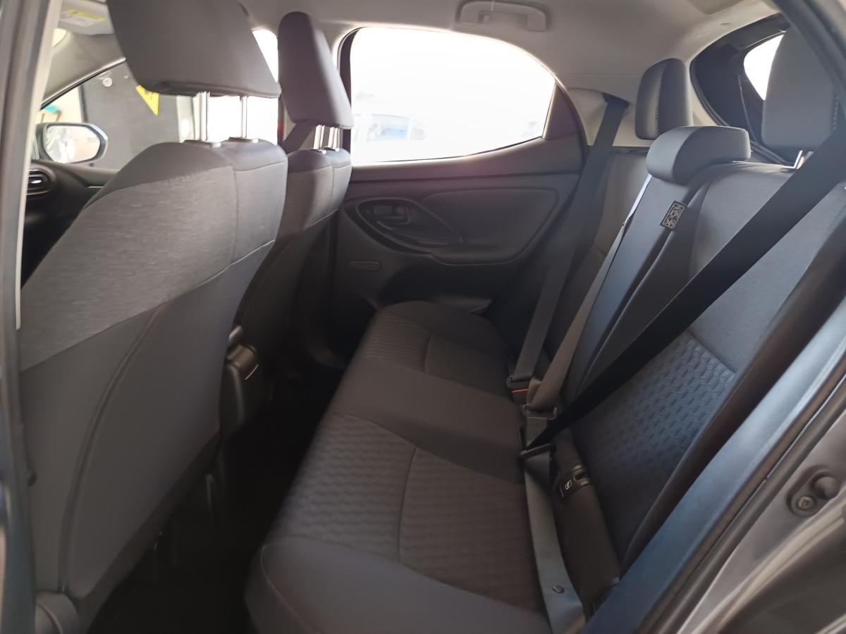 toyota-yaris-2022-hibrido-a-gasolina-1490cc