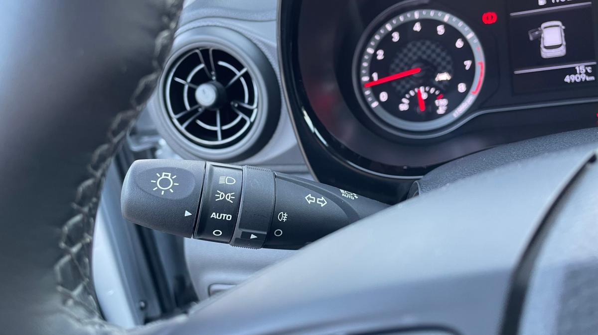hyundai-i10-2023-gasolina-998cc