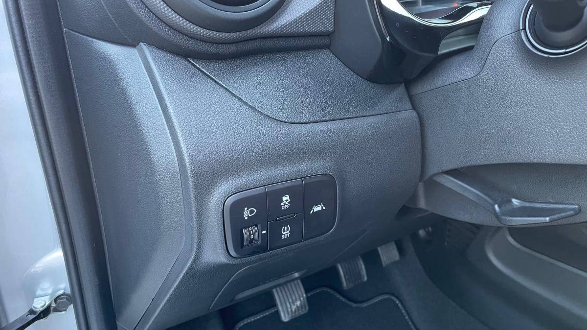 hyundai-i10-2023-gasolina-998cc
