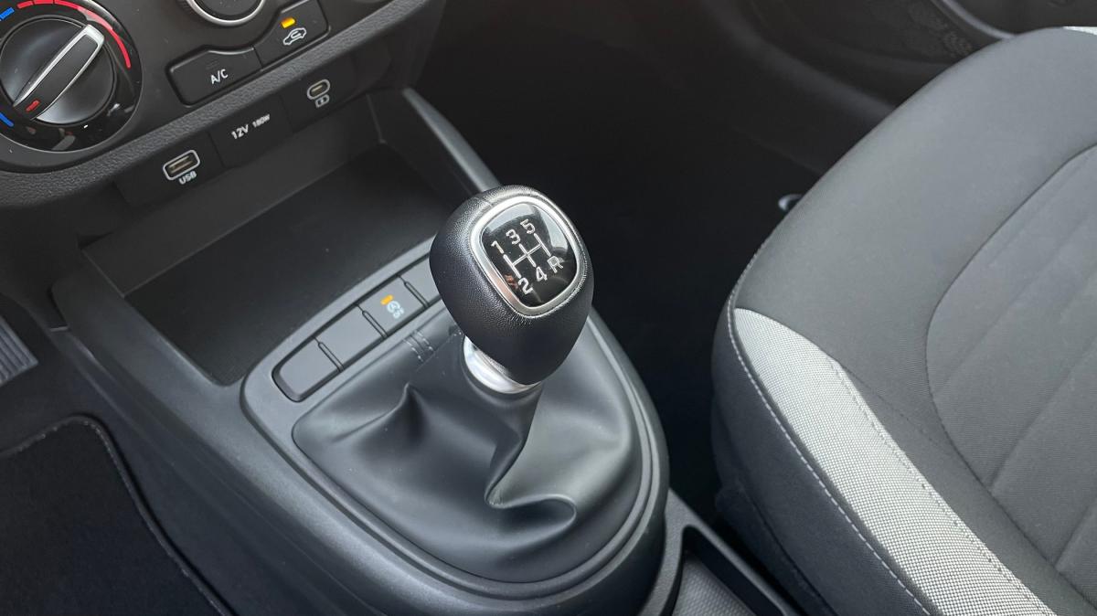 hyundai-i10-2023-gasolina-998cc