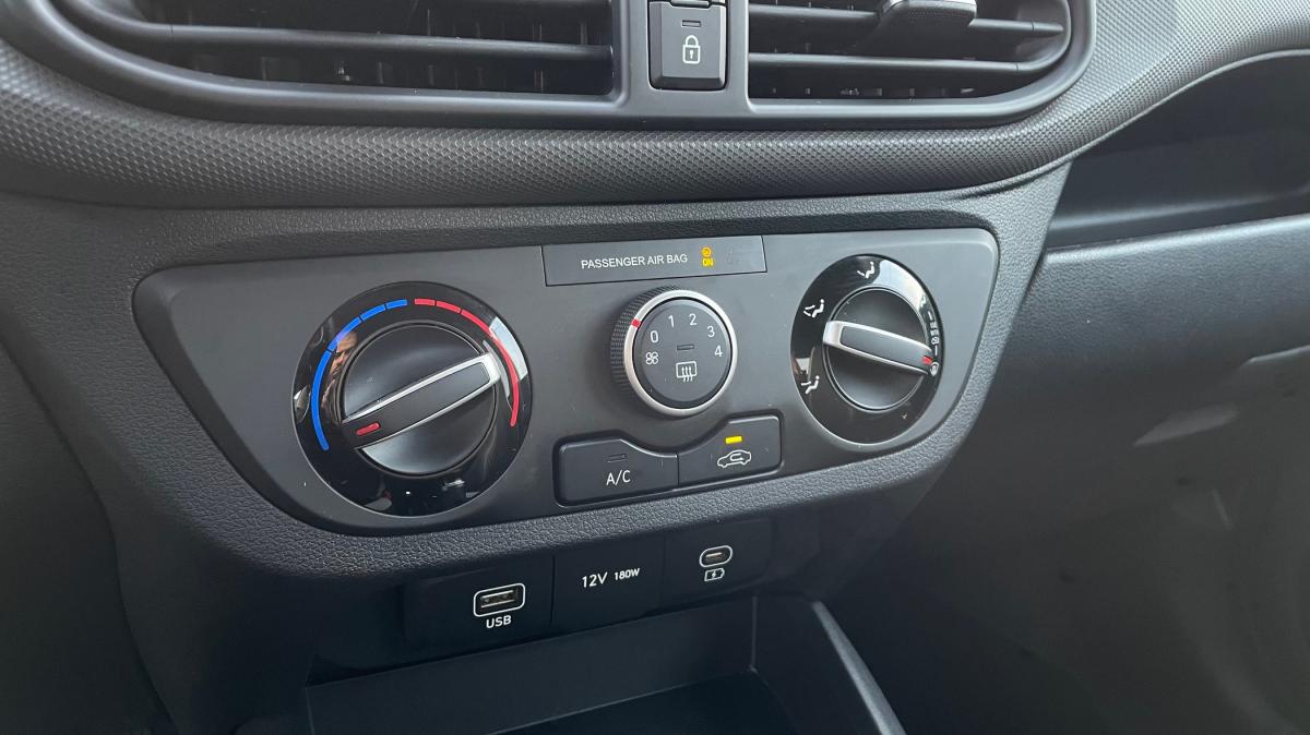 hyundai-i10-2023-gasolina-998cc
