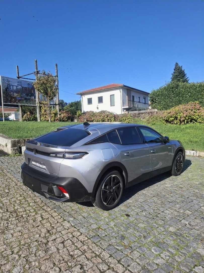 peugeot-408-2023-hibrido-1598cc