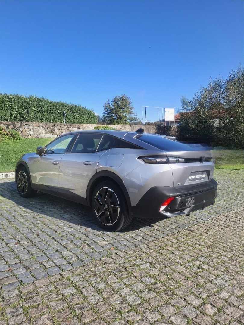 peugeot-408-2023-hibrido-1598cc