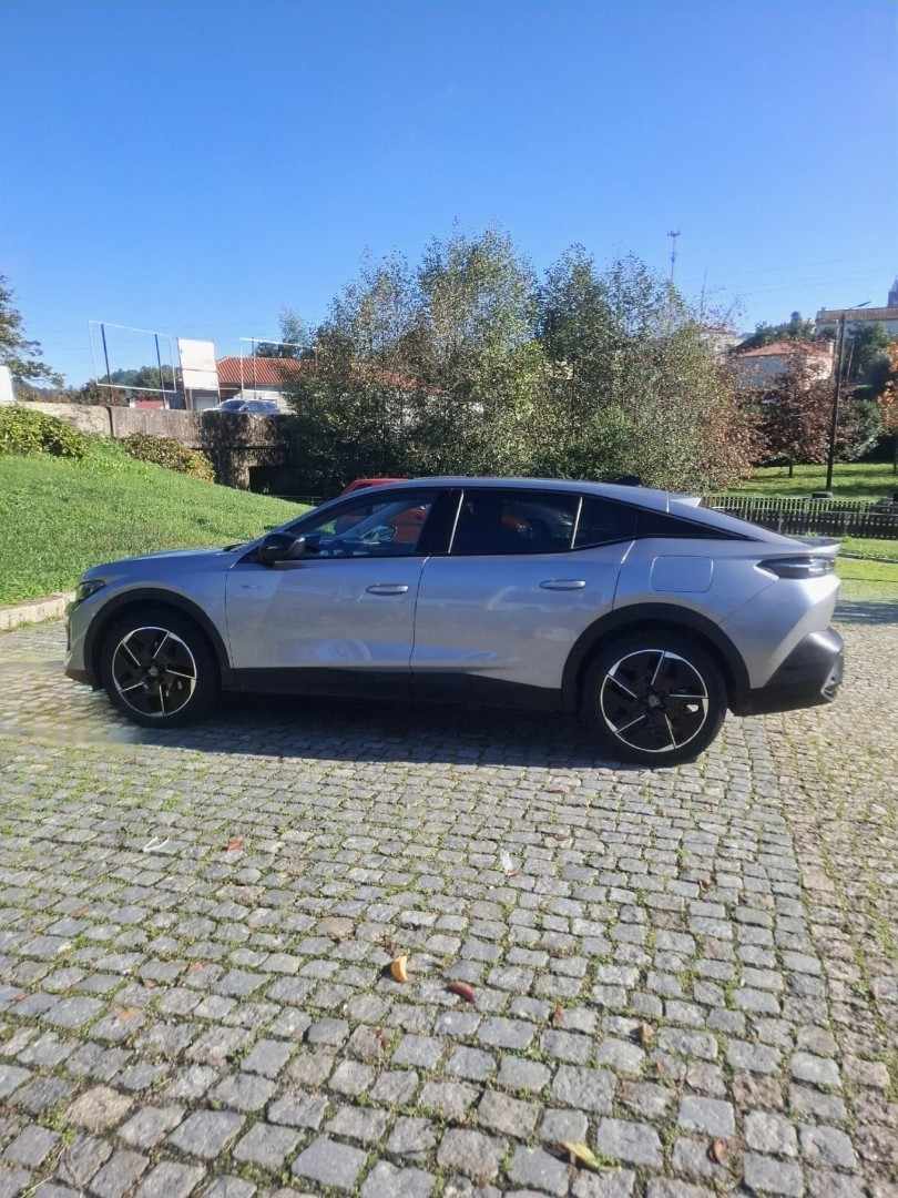 peugeot-408-2023-hibrido-1598cc