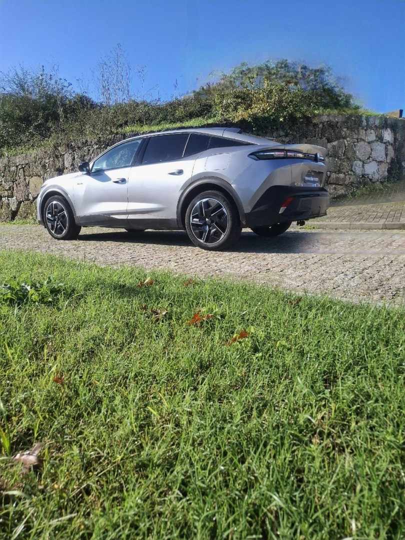 peugeot-408-2023-hibrido-1598cc