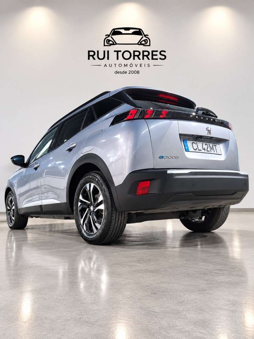 peugeot-e-2008-2022-eletrico-0cc