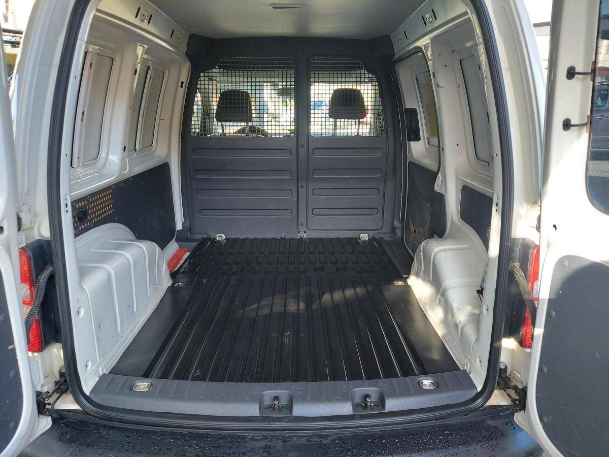 volkswagen-caddy-2011-diesel-1598cc