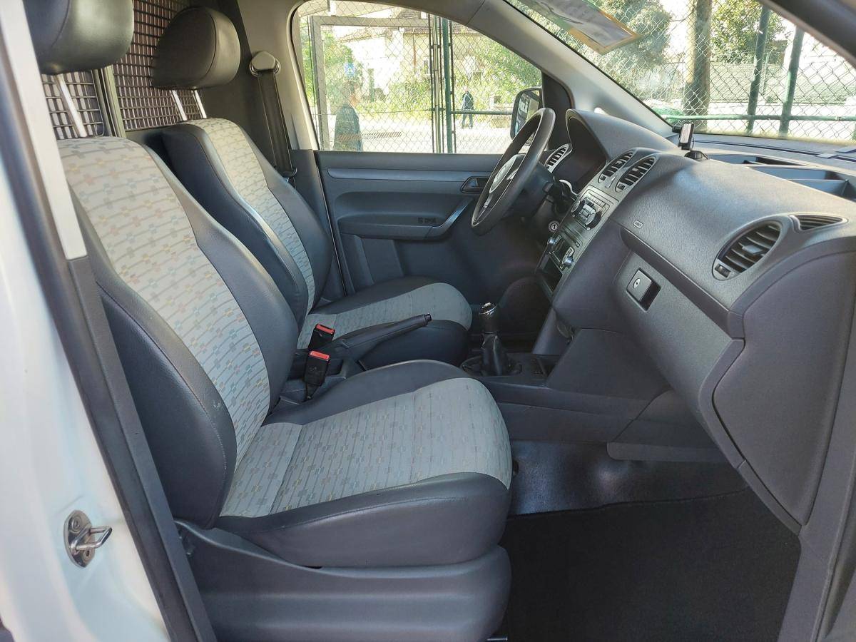 volkswagen-caddy-2011-diesel-1598cc