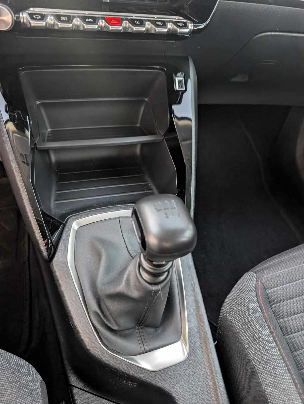 peugeot-2008-2021-diesel-1499cc