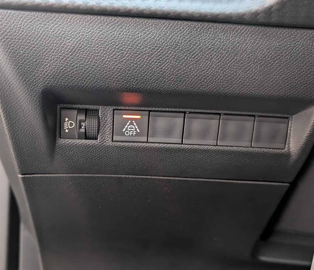 peugeot-2008-2021-diesel-1499cc