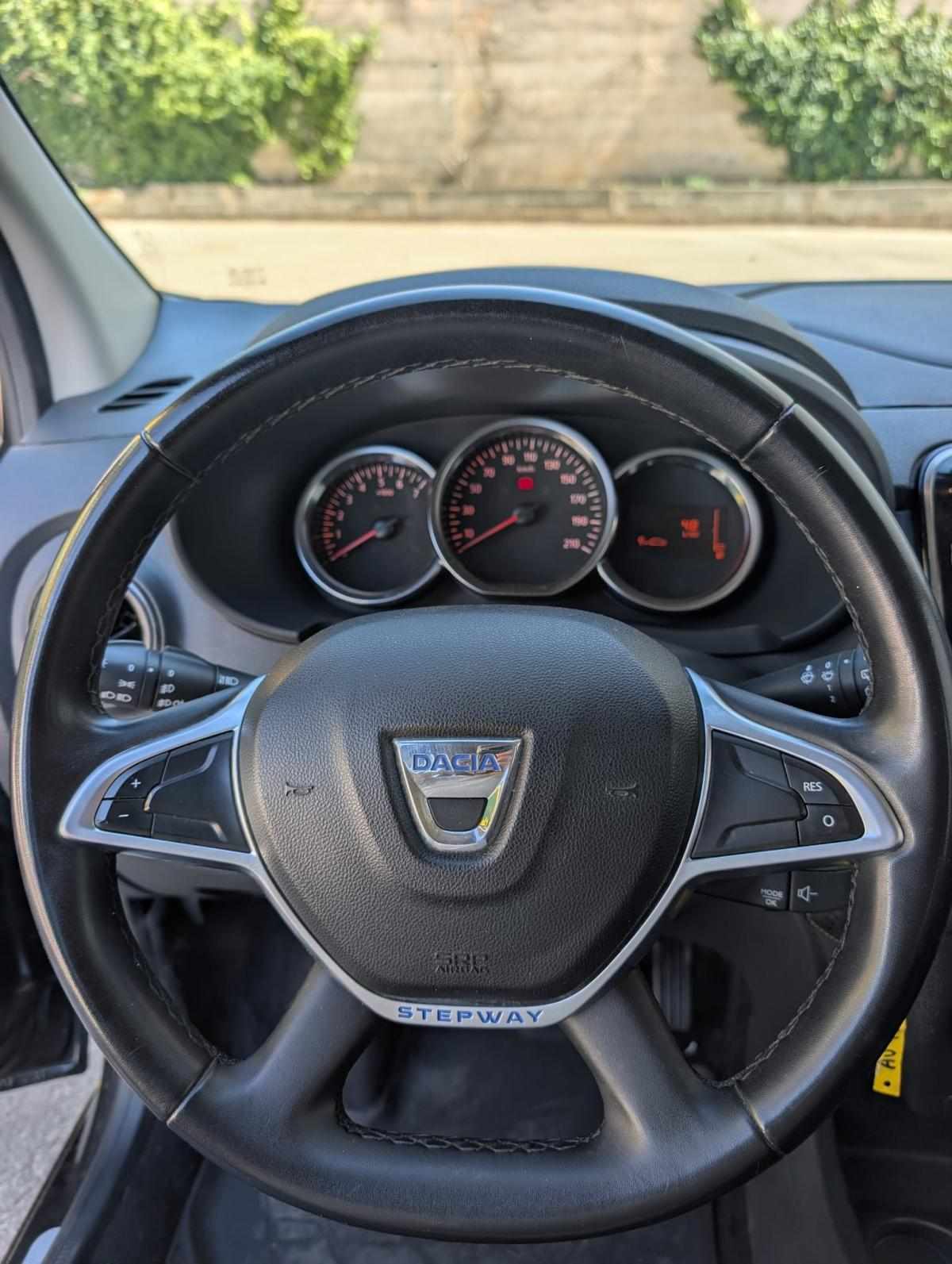 dacia-lodgy-2022-diesel-1461cc