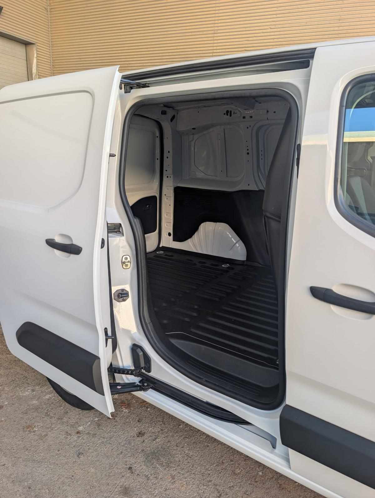 peugeot-partner-2023-diesel-1499cc
