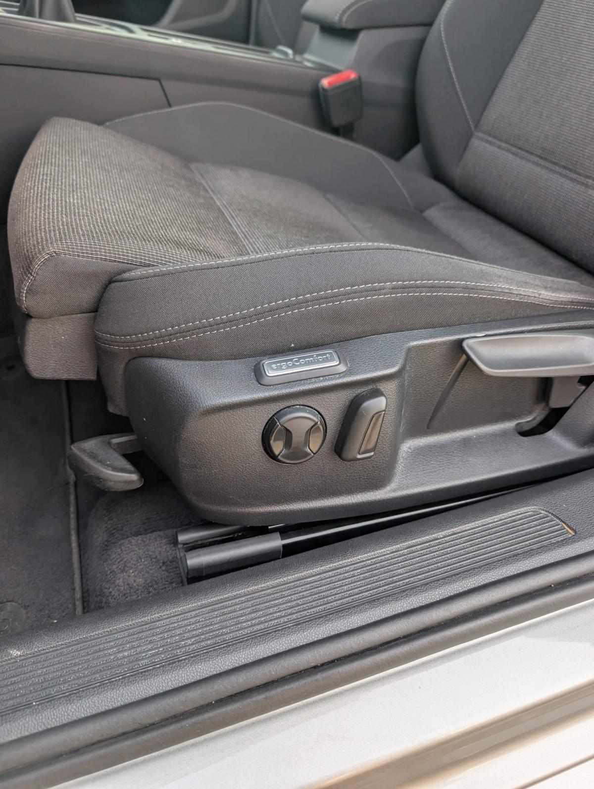 volkswagen-passat-variant-2017-diesel-1598cc