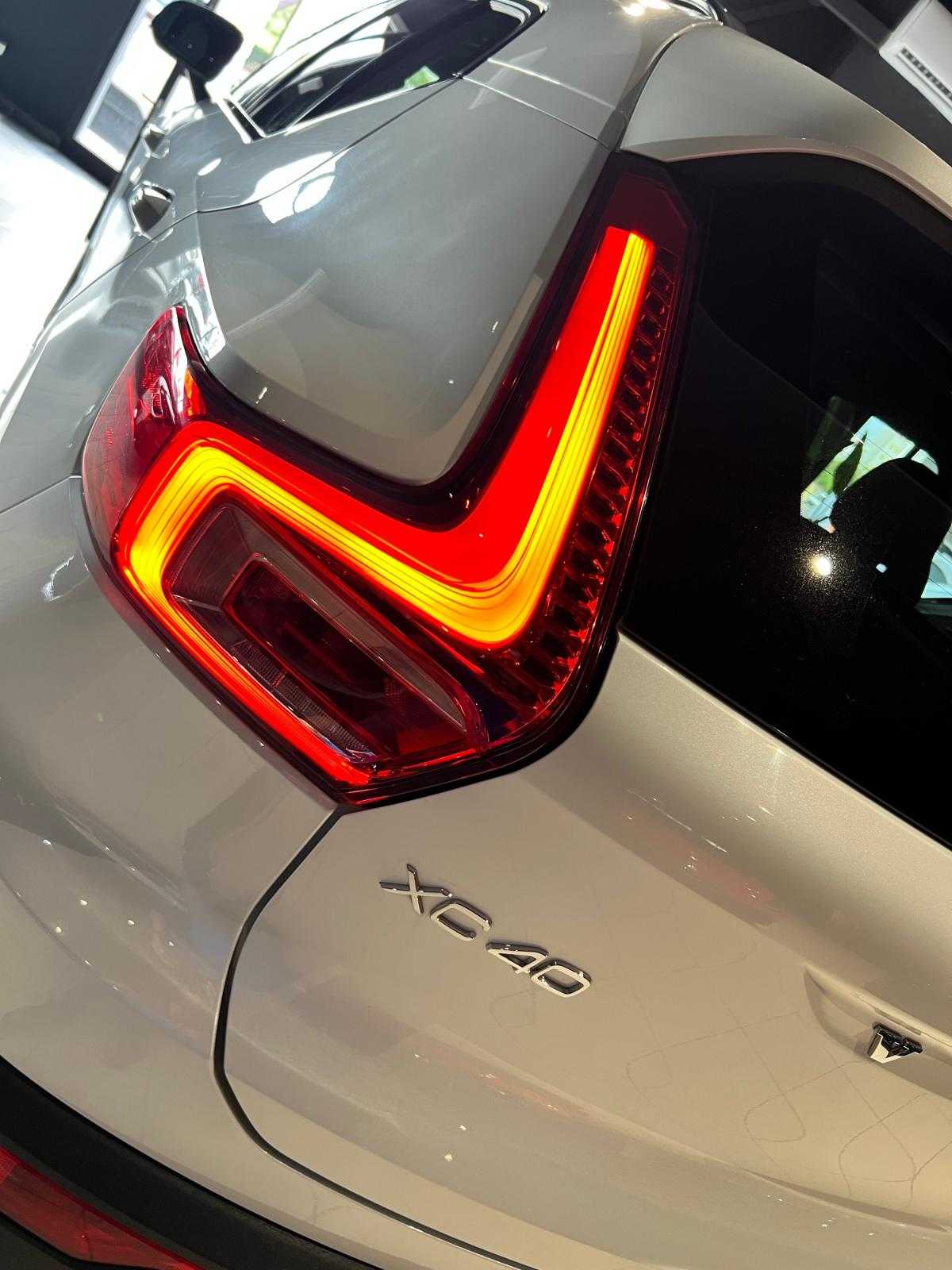 volvo-xc40-2023-gasolina-1477cc
