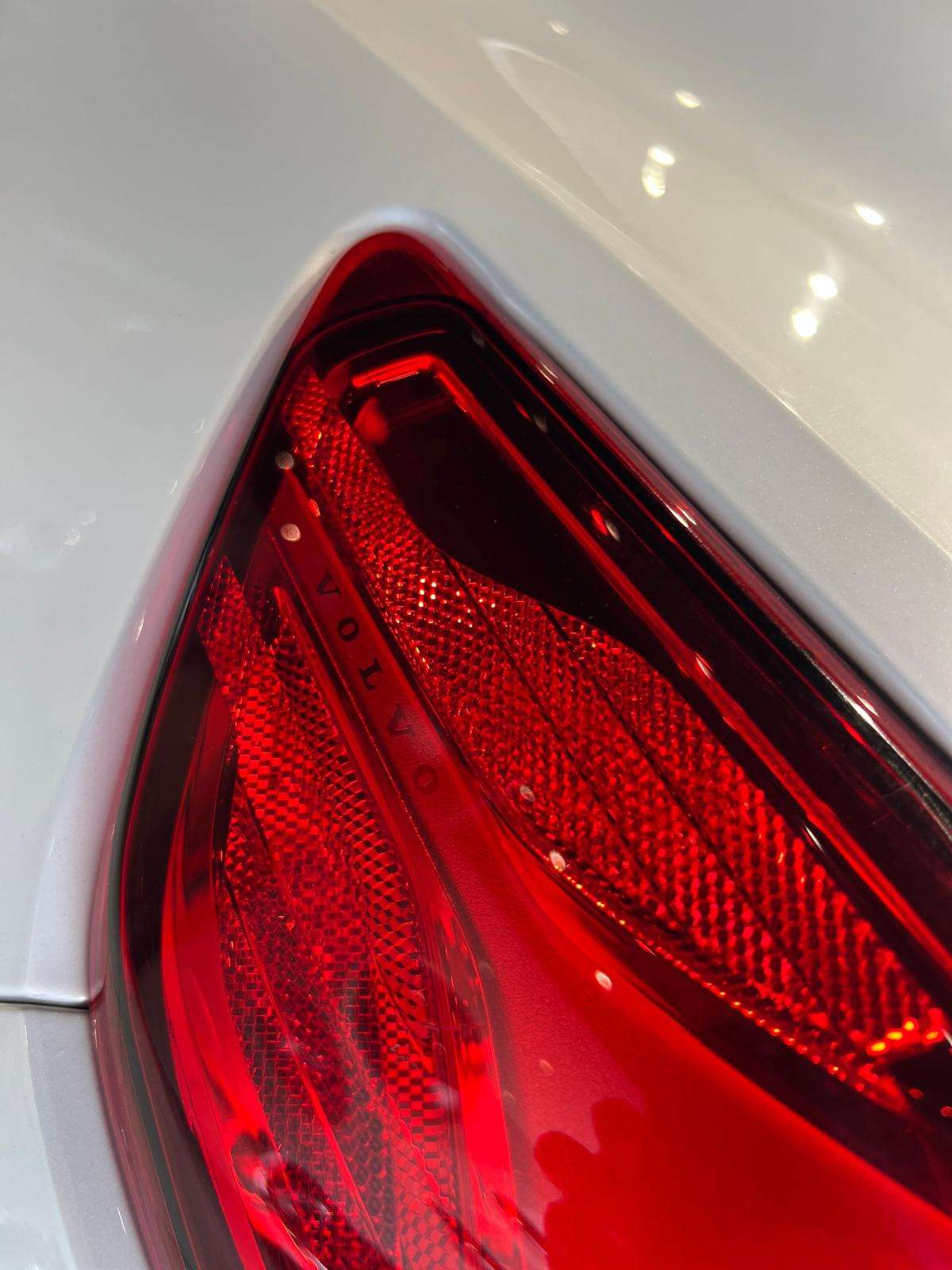 volvo-xc40-2023-gasolina-1477cc