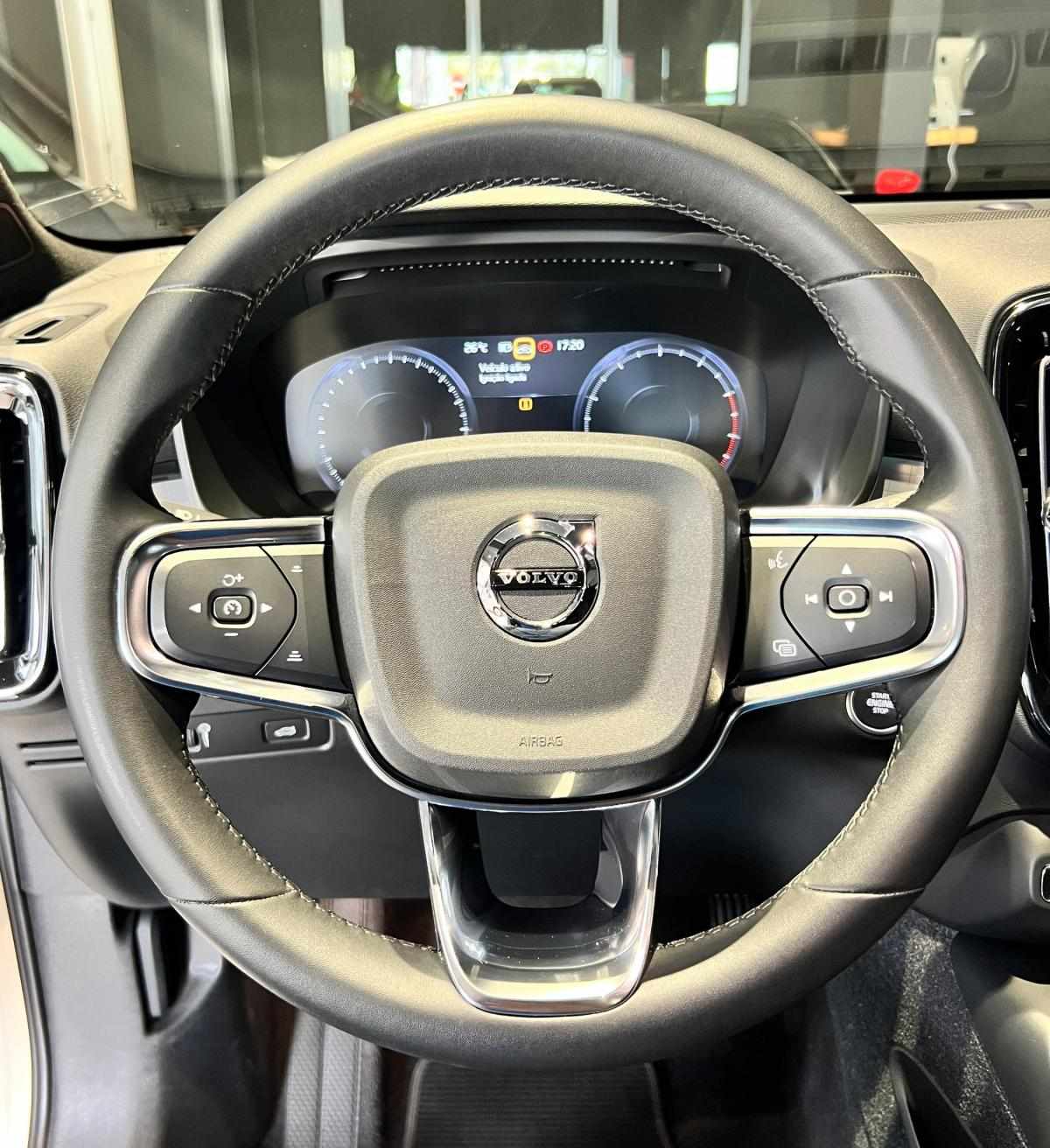 volvo-xc40-2023-gasolina-1477cc