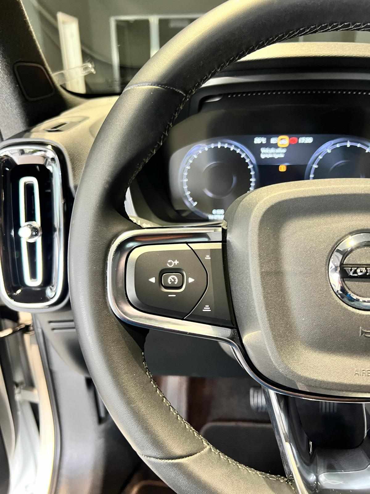 volvo-xc40-2023-gasolina-1477cc