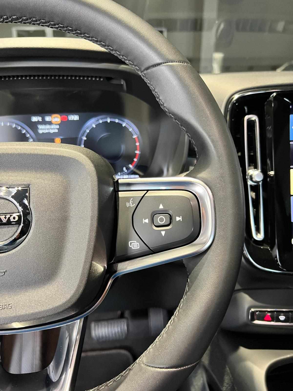 volvo-xc40-2023-gasolina-1477cc