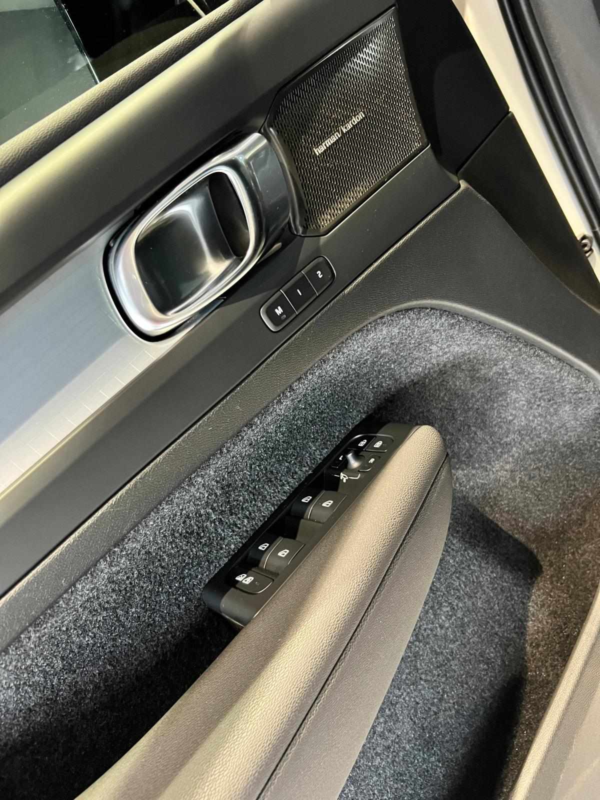 volvo-xc40-2023-gasolina-1477cc