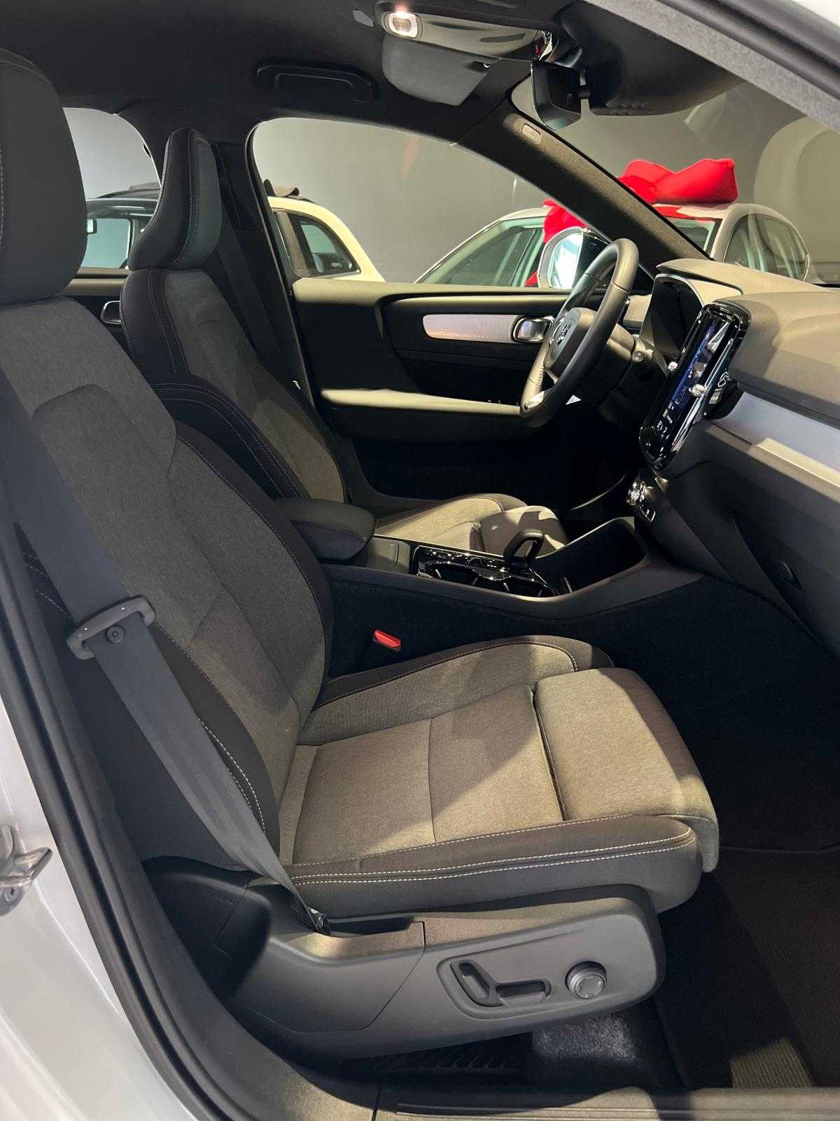 volvo-xc40-2023-gasolina-1477cc
