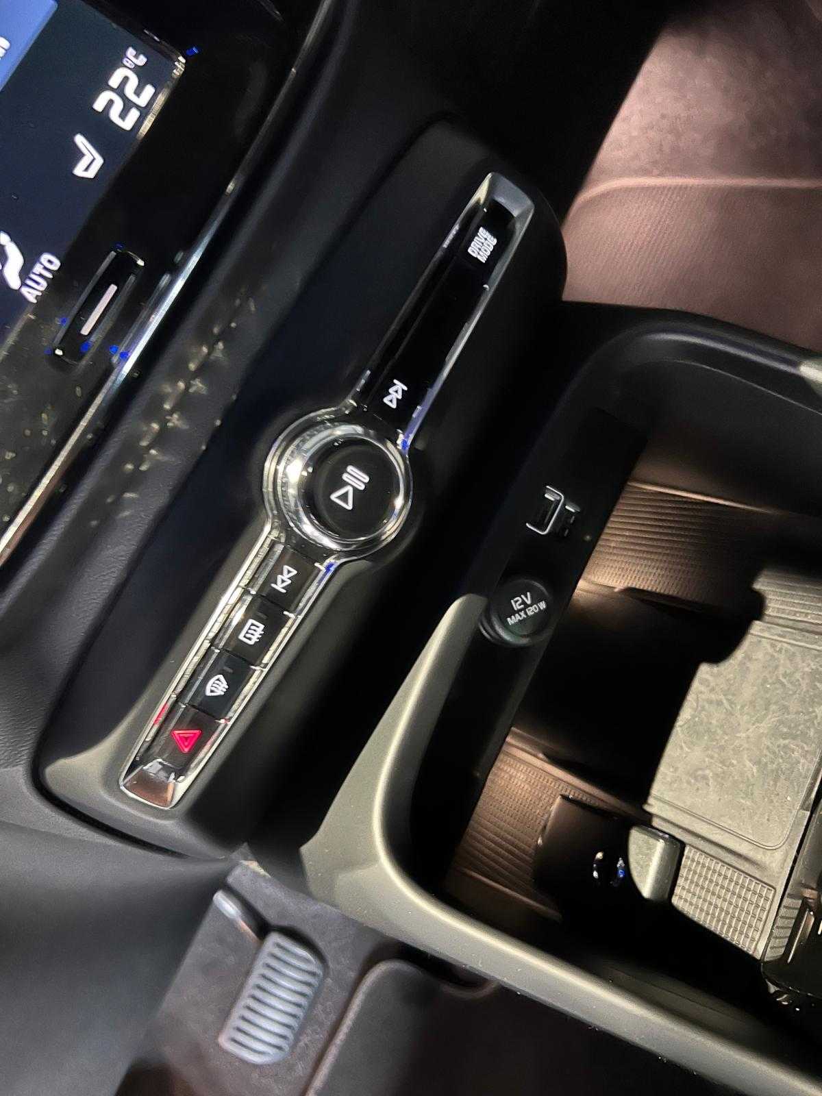 volvo-xc40-2023-gasolina-1477cc